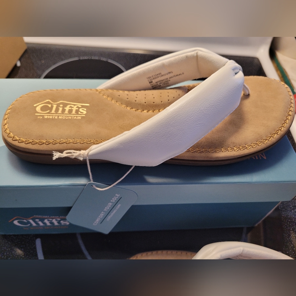 Cliffs by White Mountain sandals size 8w